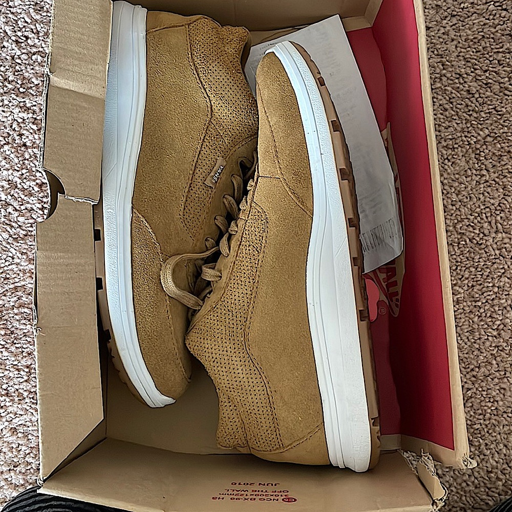 (BRAND NEW)- Vans